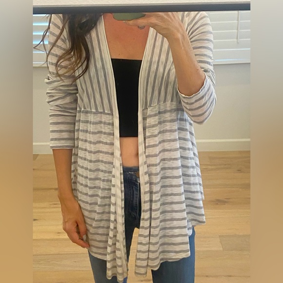 Splendid white and gray striped Cardi Wrap XS - Picture 2 of 7